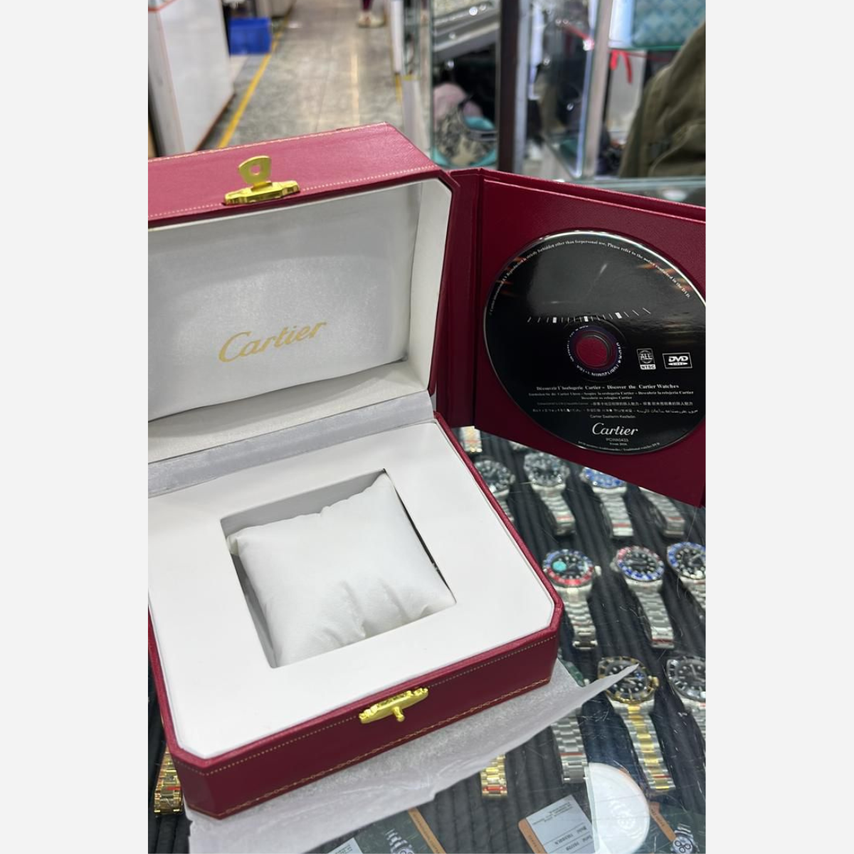 Relógio Ballon Bleu 42mm Fundo Branco