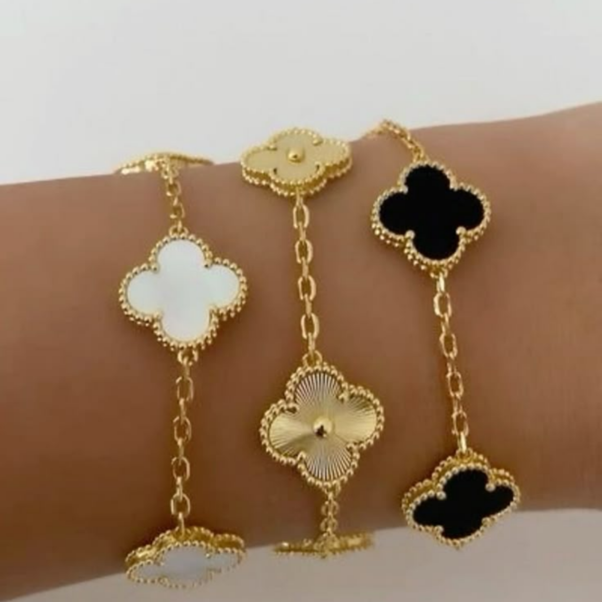 Conjunto Alhambra Trevo Colar 10 Trevos e Pulseira Preto - Ouro 18K