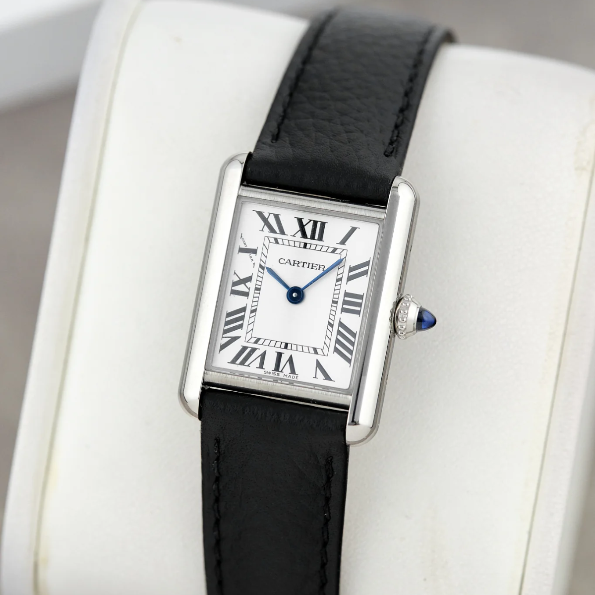 Relógio Tank Retangular Prata Pulseira Preto de Couro