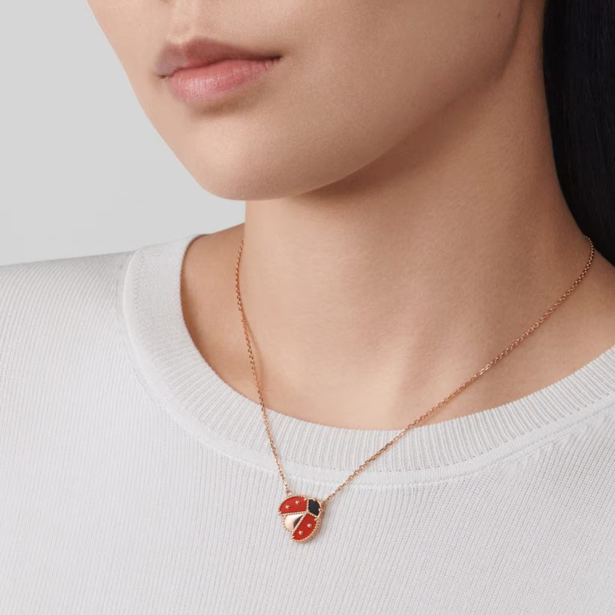 Brinco Pingente Lucky Spring Flor de Ameixa - Ouro Rose