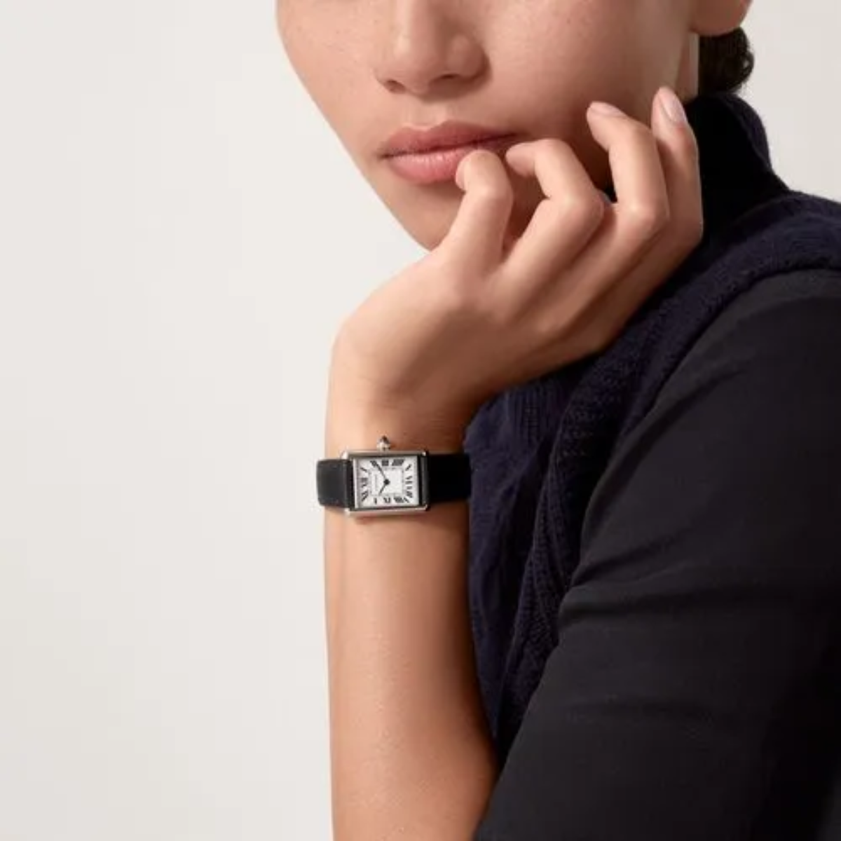 Relógio Tank Retangular Prata Pulseira Preto de Couro