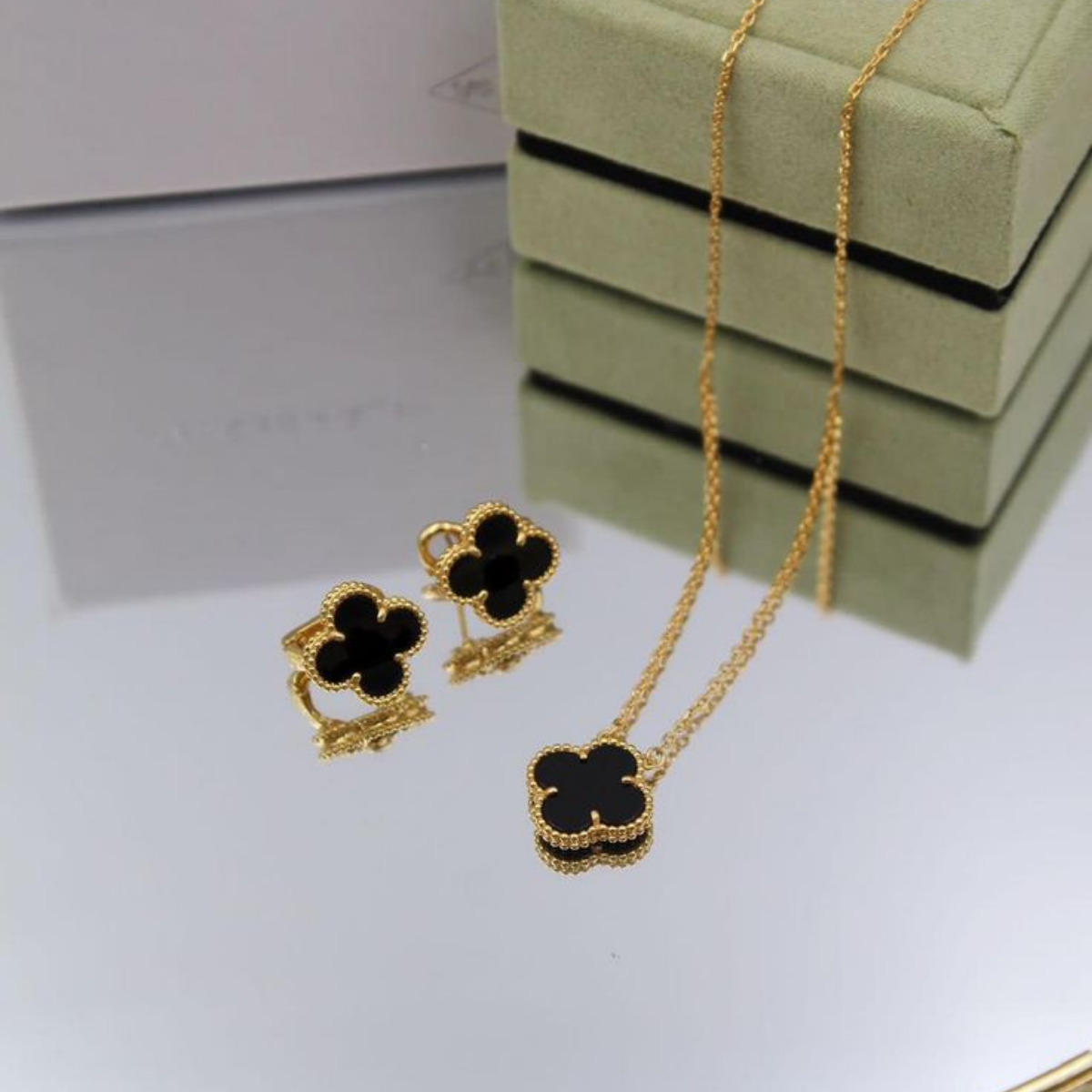 Colar Vintage Alhambra Pingente Único Trevo Preto - Ouro 18K