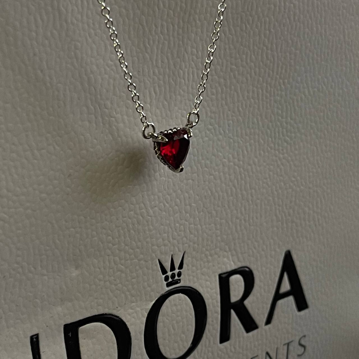 Colares Pandora