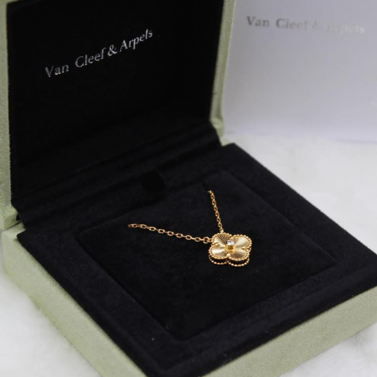 Colar Vintage Alhambra Pingente Único Trevo Brilhante - Ouro 18K