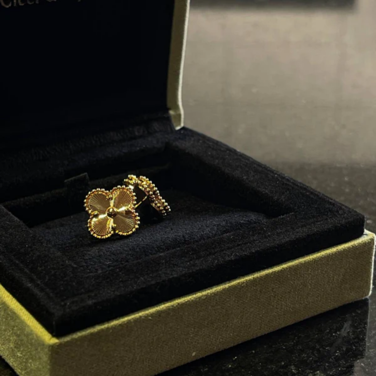 Brinco Pingente Alhambra Trevo Brilhante - Ouro 18K