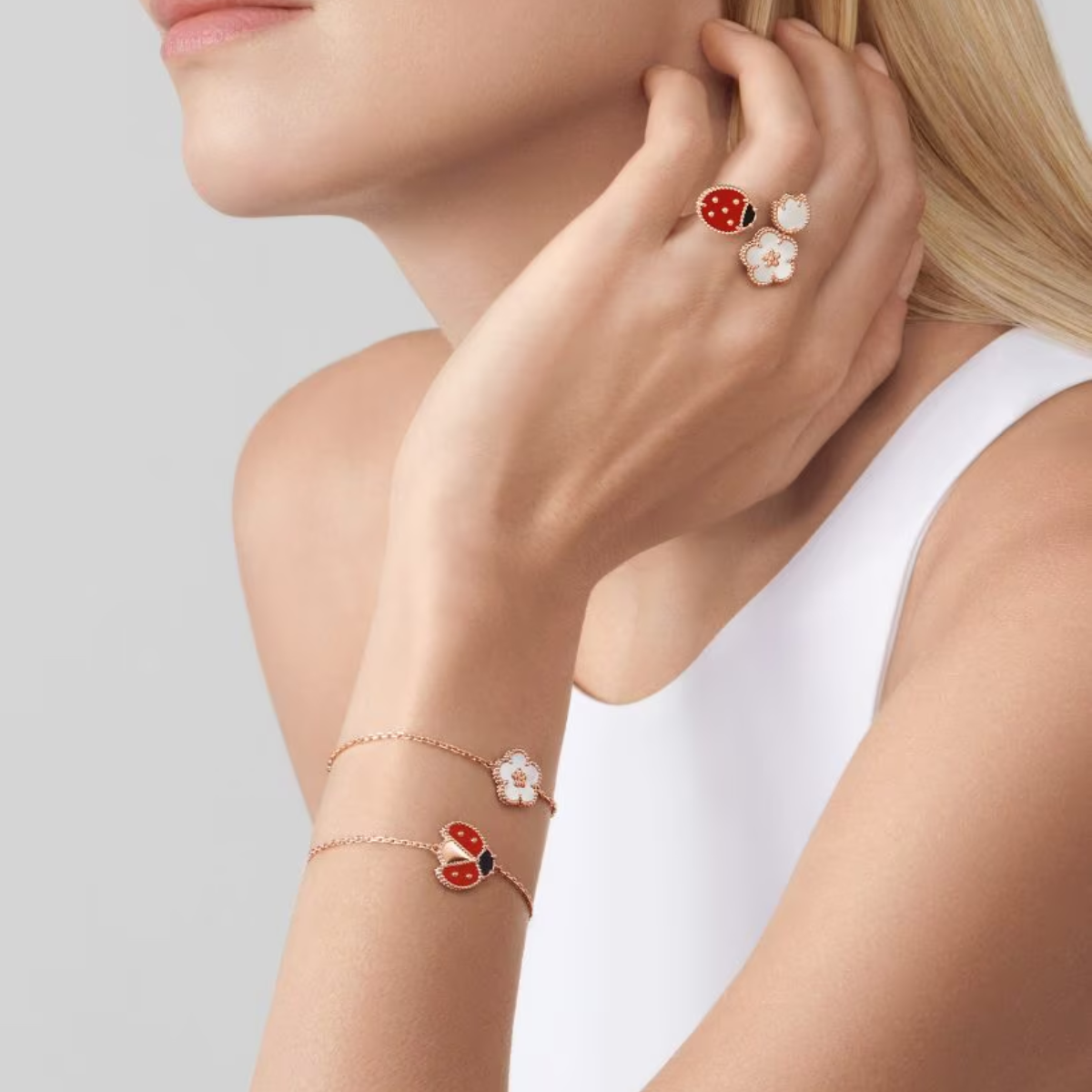 Pulseira VCA Lucky Spring Joaninha com Asas Fechadas - Ouro Rose