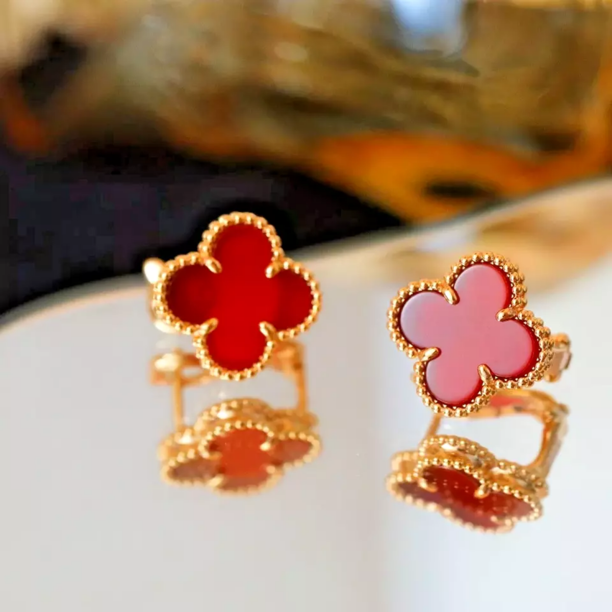 Brinco Pingente Vintage Alhambra Trevo Vermelho - Ouro 18K