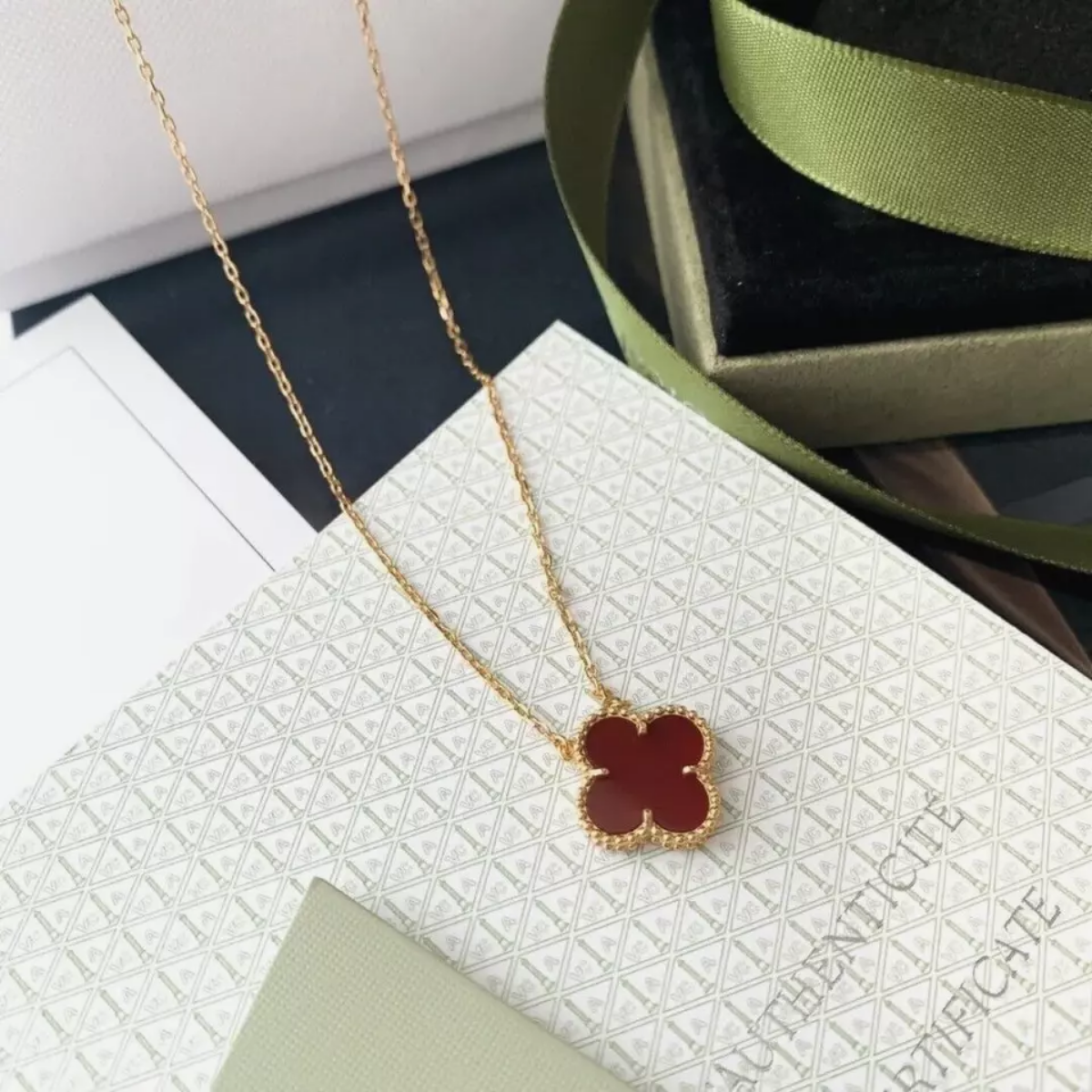Conjunto Alhambra Vintage Trevo Completo Vermelho
