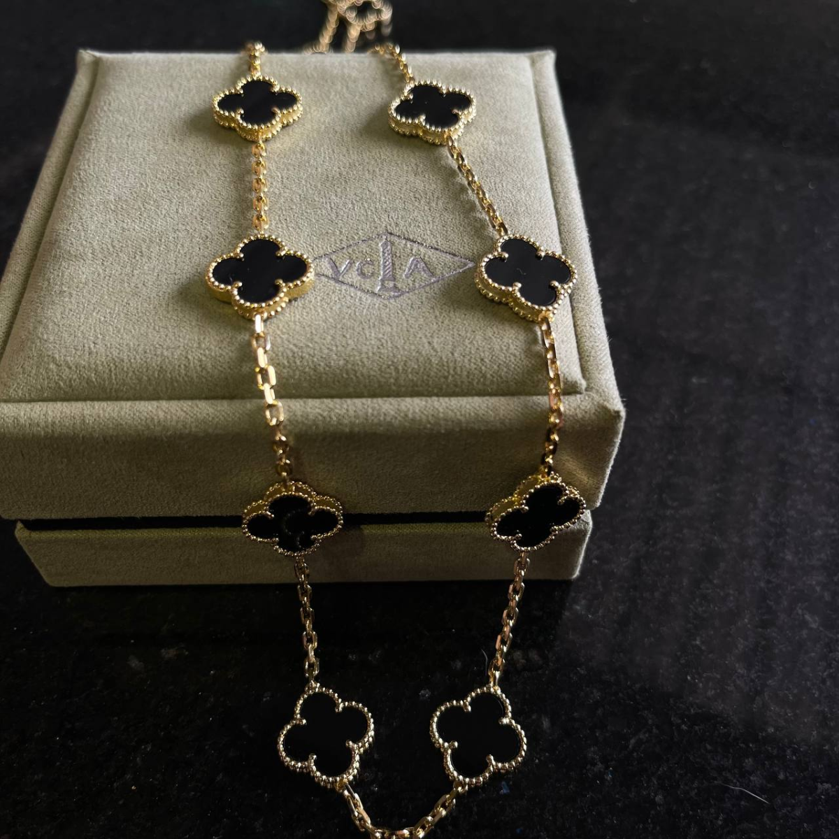 Colar Vintage Alhambra 10 Trevos Preto - Ouro 18K